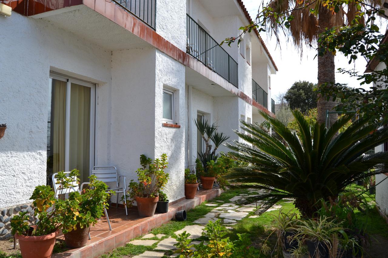 Hostal Casa Torrent Canet De Mar Exterior foto
